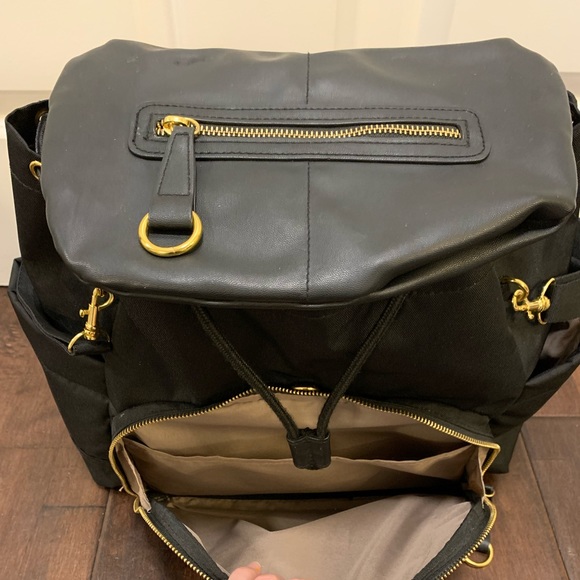 Skip Hop Chelsea Downtown Chic Diaper Bag in color black, great condition! - Picture 3 of 10